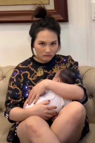 Mỹ nhân nhật ký vàng anh vân hugo u40 làm mẹ 4 con cảnh ở nhà chăm con không lung linh như ảnh mạng - 8