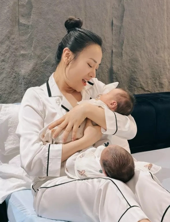 Mỹ nhân nhật ký vàng anh vân hugo u40 làm mẹ 4 con cảnh ở nhà chăm con không lung linh như ảnh mạng - 9