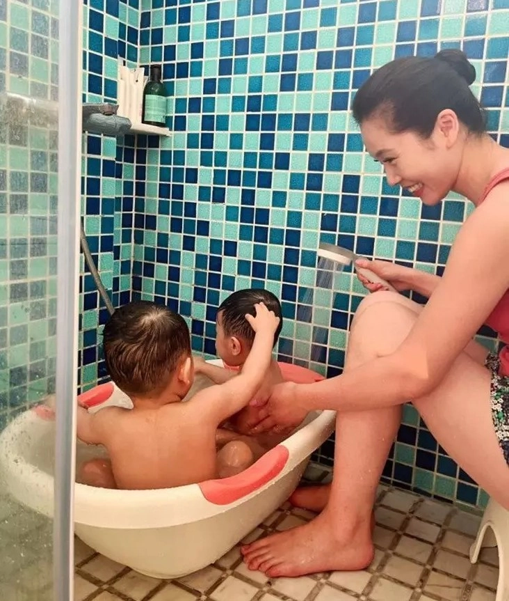 Mỹ nhân nhật ký vàng anh vân hugo u40 làm mẹ 4 con cảnh ở nhà chăm con không lung linh như ảnh mạng - 13