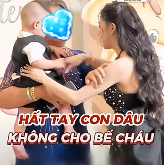 Nam ca sĩ việt lên tiếng chuyện con dâu hotgirl 2k bị mẹ chồng gạt tay không cho bế cháu nội trong tiệc thôi nôi - 2