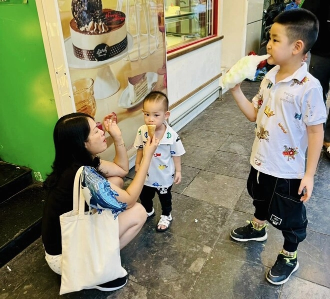 Nam dv gây sốt với cảnh tắm bùn cùng gái xinh đời thực là trung tá công an có vợ ngân hàng 51 tuổi làm bố bỉm 4 con - 7