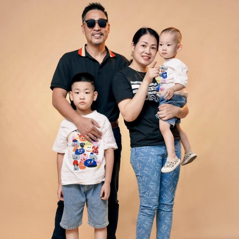 Nam dv gây sốt với cảnh tắm bùn cùng gái xinh đời thực là trung tá công an có vợ ngân hàng 51 tuổi làm bố bỉm 4 con - 12