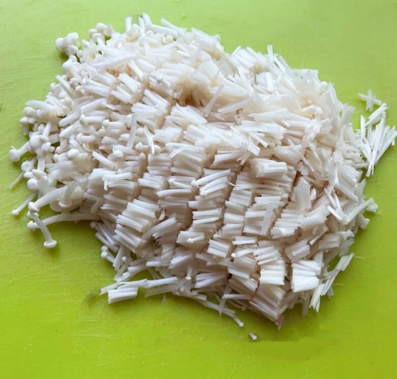 Nấm kim châm đâu chỉ để nhúng lẩu hay nấu canh làm kiểu này được món ăn sáng vừa ngon lại bổ canxi tăng nhiều lần - 2