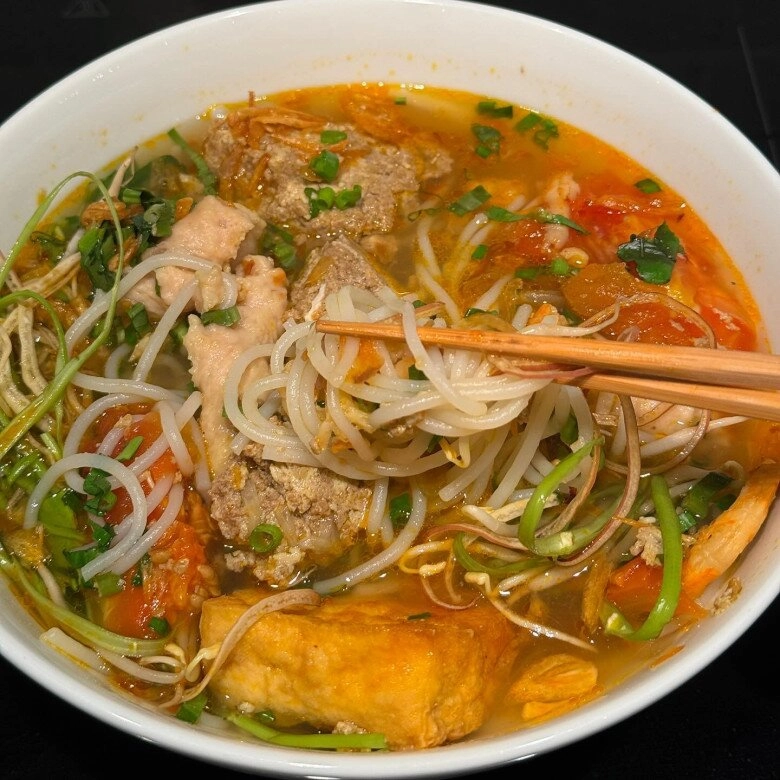 Nàng dâu tỷ phú tăng thanh hà nấu đãi lương mạnh hải món bún thôi mà cũng đẳng cấp hơn người thường - 4