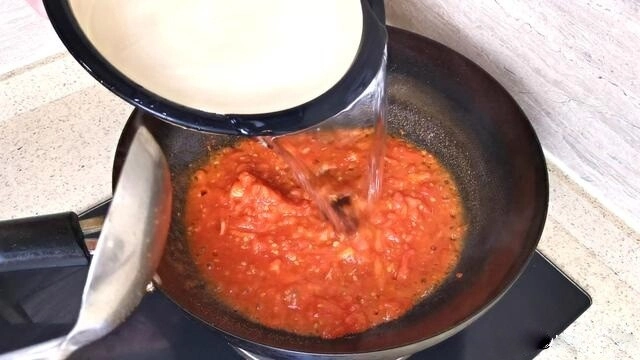 Nấu canh trứng cà chua người đòi cho nước lọc người nấu nước máy đầu bếp mách làm thế này canh ngon nổi vân đẹp - 2