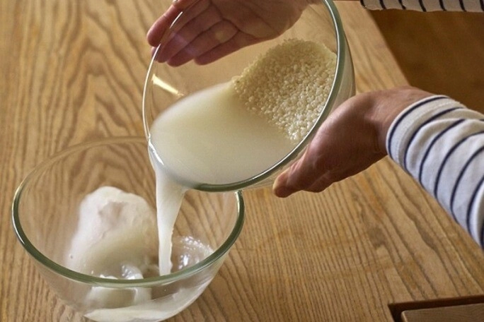 Nấu cơm người cho thêm giấm người thêm dầu ăn đầu bếp mách cách nấu đơn giản mà hạt cơm căng bóng dẻo thơm ít ai biết - 1