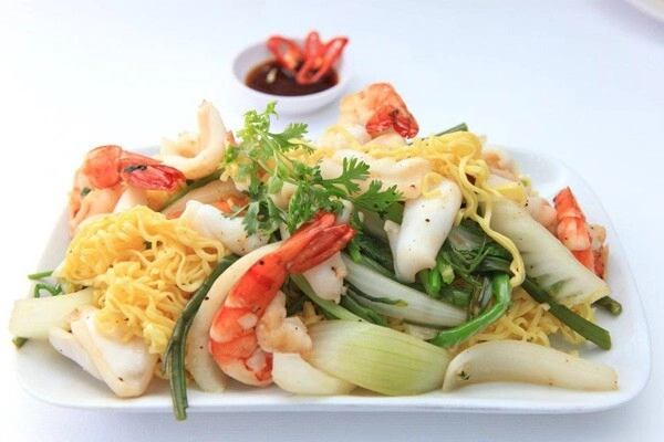 Nấu mì tôm áp dụng ngay công thức 4-5-1 đảm bảo vừa ngon lại chẳng lo thiếu chất dân văn phòng bận rộn cũng làm được - 1