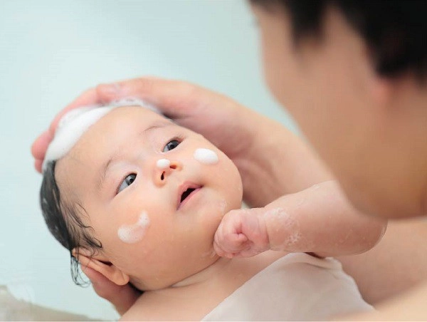 Ngày con bé mẹ chăm làm điều này lớn lên bé xinh như hoa hậu - 10