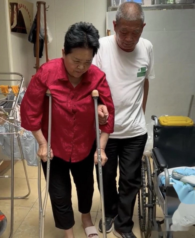 Ngày của cha ngọt ngào cảnh ông bố 73 tuổi chăm con gái 4 tuổi bị nhiều người nhầm là ông nội của con - 2