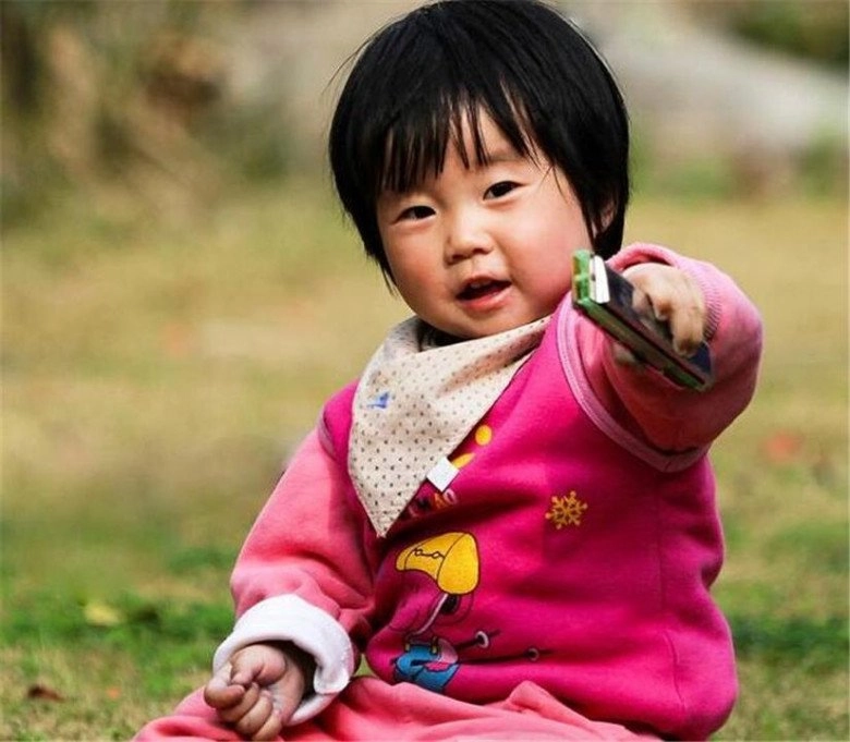 Nghỉ hè gửi con về quê nhờ bà chăm 1 tháng sau về đón con mẹ tá hoả không nhận ra con gái xinh ngày nào - 1