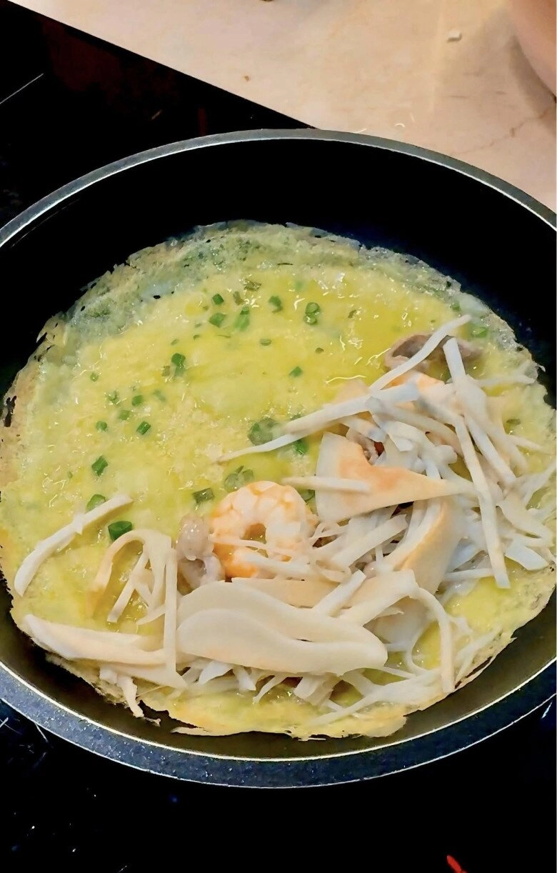 người đẹp không tuổi trịnh kim chi làm món hấp dẫn hao cơm vừa nấu vừa xuýt xoa vì quá thơm - 10