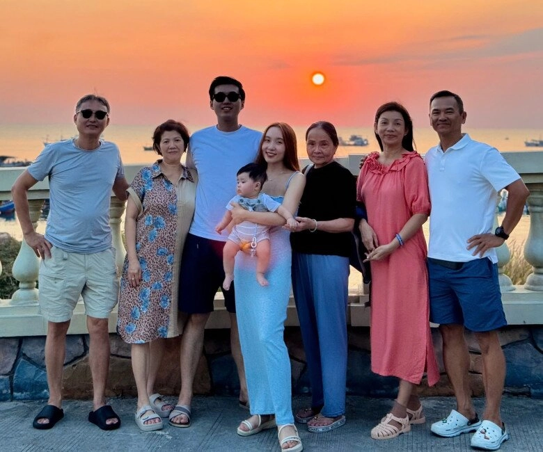 Người đẹp lâm đồng được cơ trưởng hỏi cưới sau 1 lần nghe hát bố chồng bay từ bỉ về nấu cơm chăm con dâu cháu nội - 11