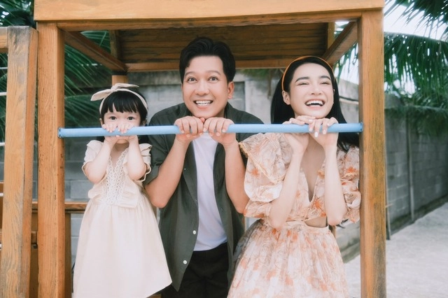 Nhã phương vắng nhà trường giang một mình chăm ái nữ bố và con gái diện đồ đôi trông cực đáng yêu - 9