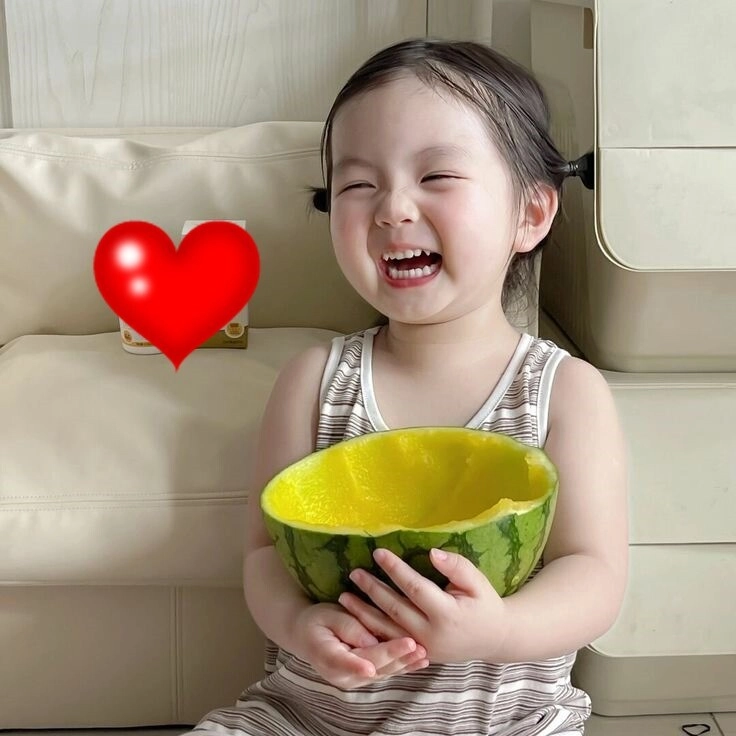 Những khoảnh khắc đáng yêu và siêu hài của các búp măng non khi ăn trái cây - 15