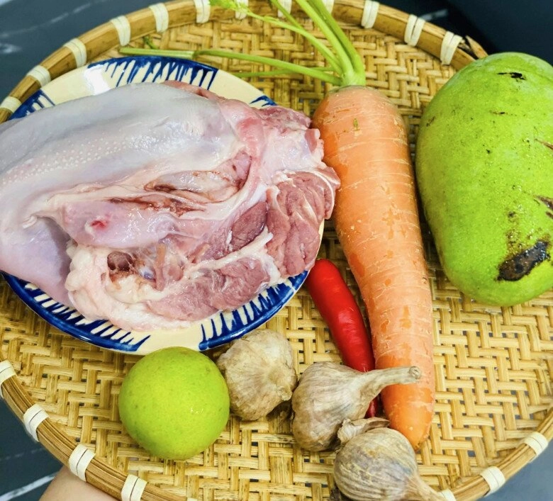 Nộm lưỡi heo thơm ngon giòn sần sật làm bữa cơm bớt ngán - 2