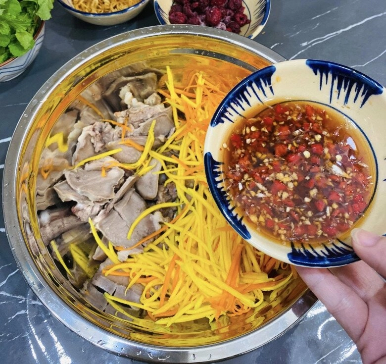 Nộm lưỡi heo thơm ngon giòn sần sật làm bữa cơm bớt ngán - 8