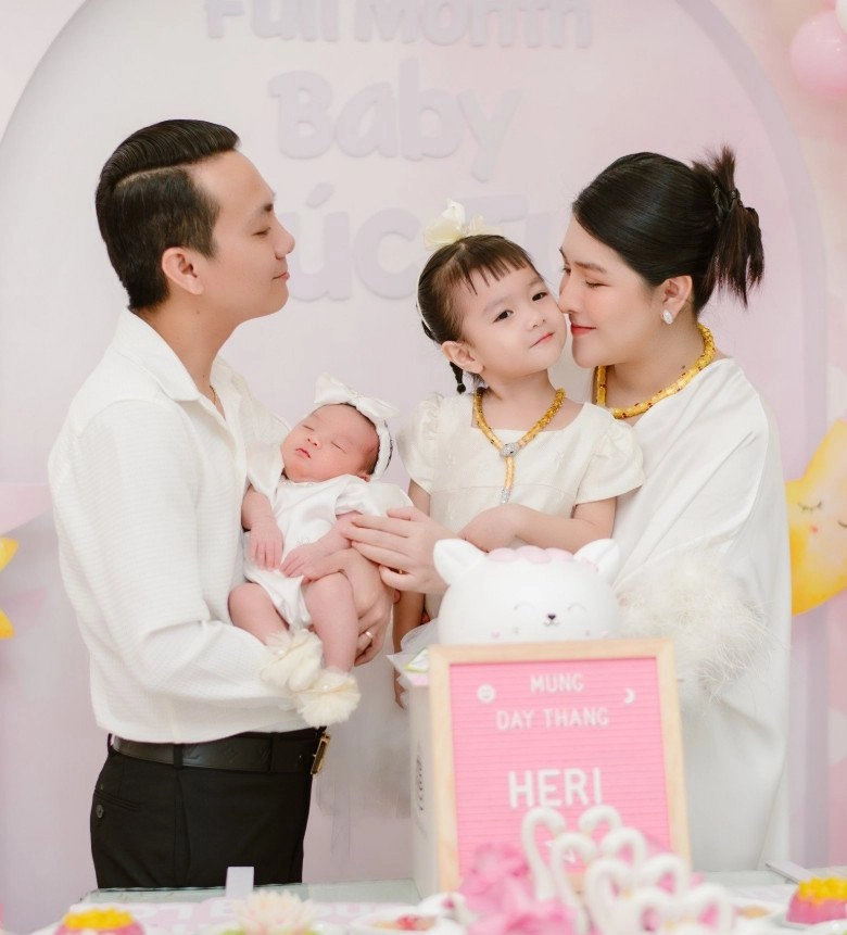 Nữ bác sĩ cần thơ xinh đẹp được mẹ chồng thưởng nóng 2 tỷ sau khi sinh con gái chồng muốn vợ đẻ 5 công chúa - 1