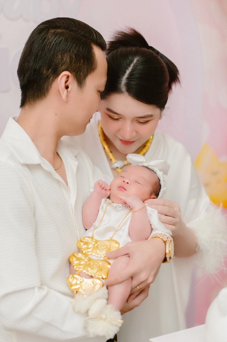 Nữ bác sĩ cần thơ xinh đẹp được mẹ chồng thưởng nóng 2 tỷ sau khi sinh con gái chồng muốn vợ đẻ 5 công chúa - 4