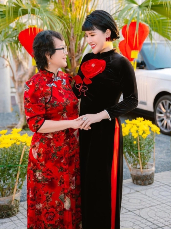 Nữ bác sĩ cần thơ xinh đẹp được mẹ chồng thưởng nóng 2 tỷ sau khi sinh con gái chồng muốn vợ đẻ 5 công chúa - 5