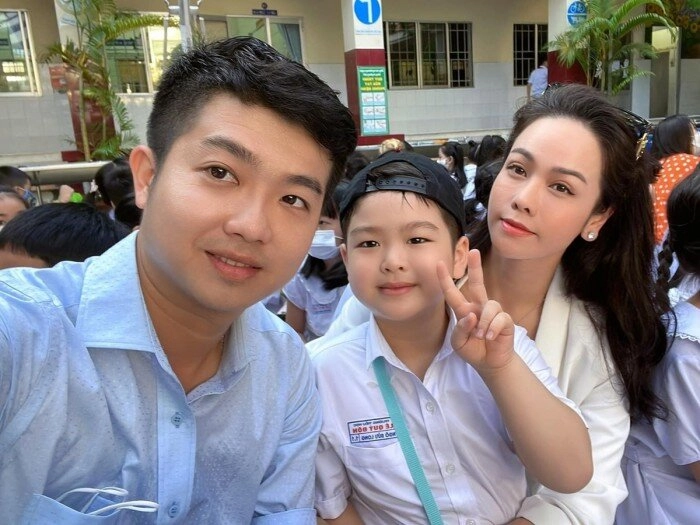 Nữ ca sĩ góp 13 tỷ cứu trợ sau bão yagi hoá ra là mẹ đơn thân u40 trẻ đẹp con trai càng lớn càng giống chồng cũ đại gia - 5