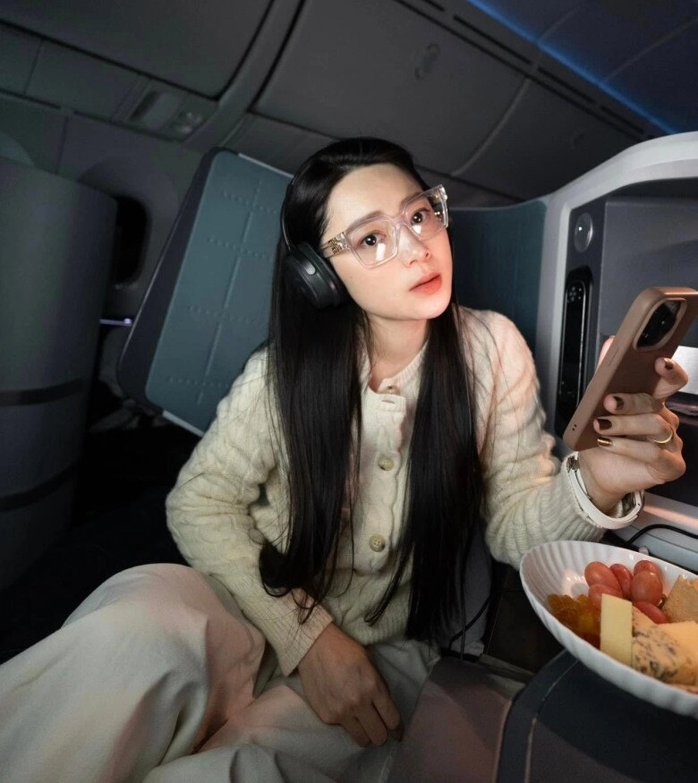 Nữ đạo diễn việt xinh đẹp từng gây sốt với clip đi mua porsche ở mỹ sống ở nước ngoài sinh con quốc tịch mỹ vẫn bị sốc văn hóa - 1