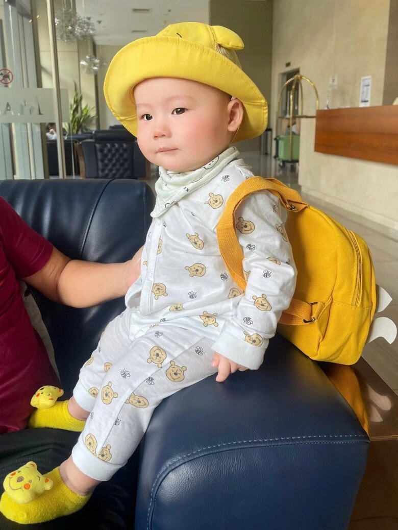 Nữ giáo viên đại học từng đăng quang hoa hậu khoe con trai 10 tháng tuổi quý tử điển trai giống hệt bố mc - 3