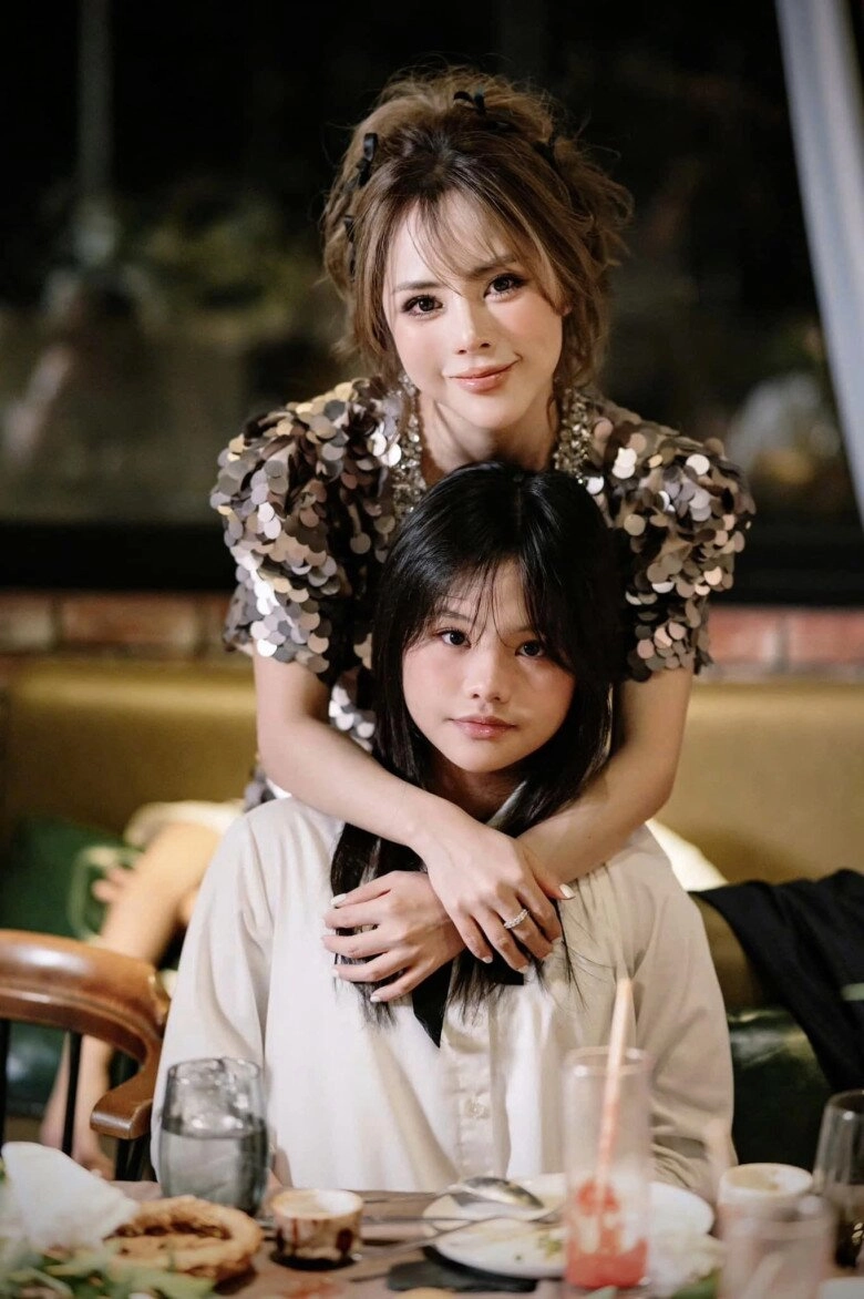 Nữ mc vtv làm mẹ đơn thân u40 ngoài đời trẻ đẹp bức ảnh chụp với con gái gây nhầm lẫn vì nhìn như chị em song sinh - 3
