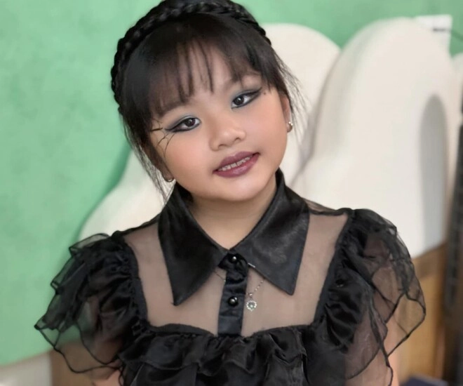 Ở cữ khi vừa sinh con trai sau 3 lần có con gái vân trang vẫn dậy sớm hoá trang halloween cực đỉnh cho 3 công chúa đến trường - 1