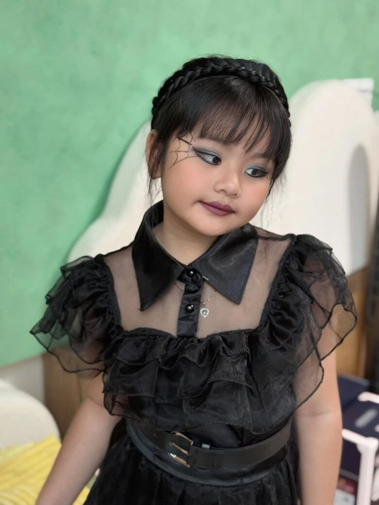 Ở cữ khi vừa sinh con trai sau 3 lần có con gái vân trang vẫn dậy sớm hoá trang halloween cực đỉnh cho 3 công chúa đến trường - 2