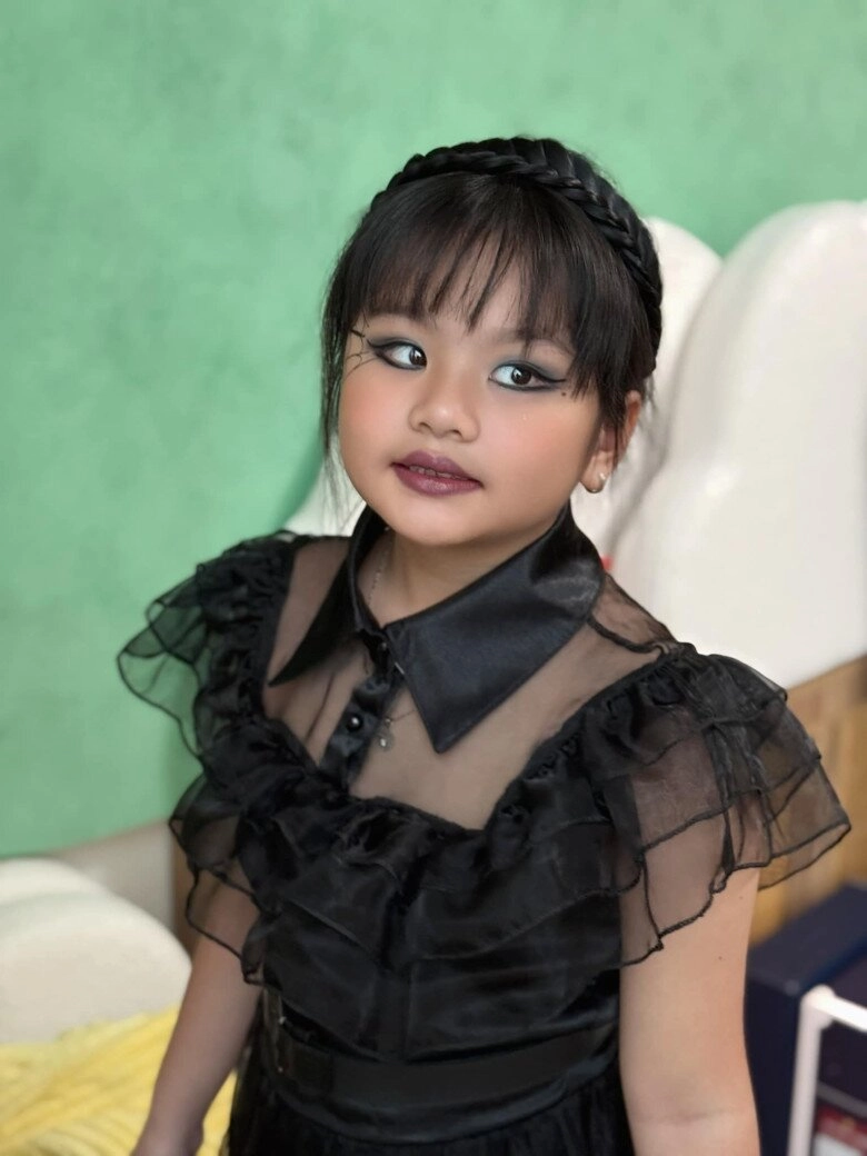 Ở cữ khi vừa sinh con trai sau 3 lần có con gái vân trang vẫn dậy sớm hoá trang halloween cực đỉnh cho 3 công chúa đến trường - 3