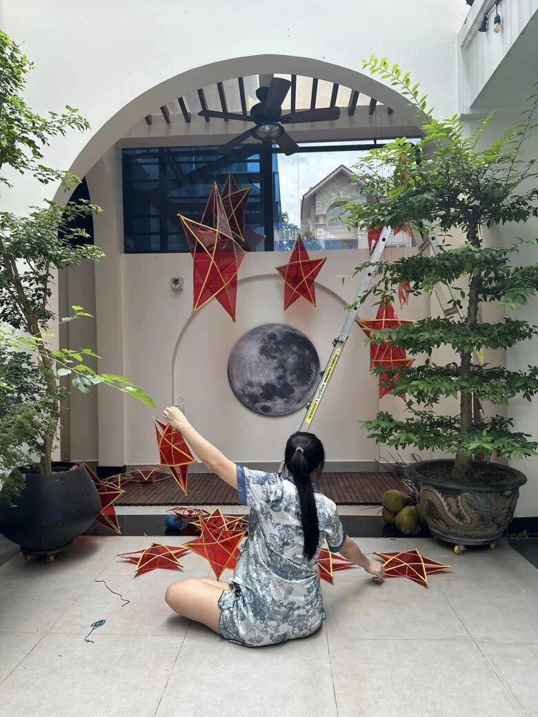 Ở cữ khi vừa sinh con trai sau 3 lần có con gái vân trang vẫn dậy sớm hoá trang halloween cực đỉnh cho 3 công chúa đến trường - 11