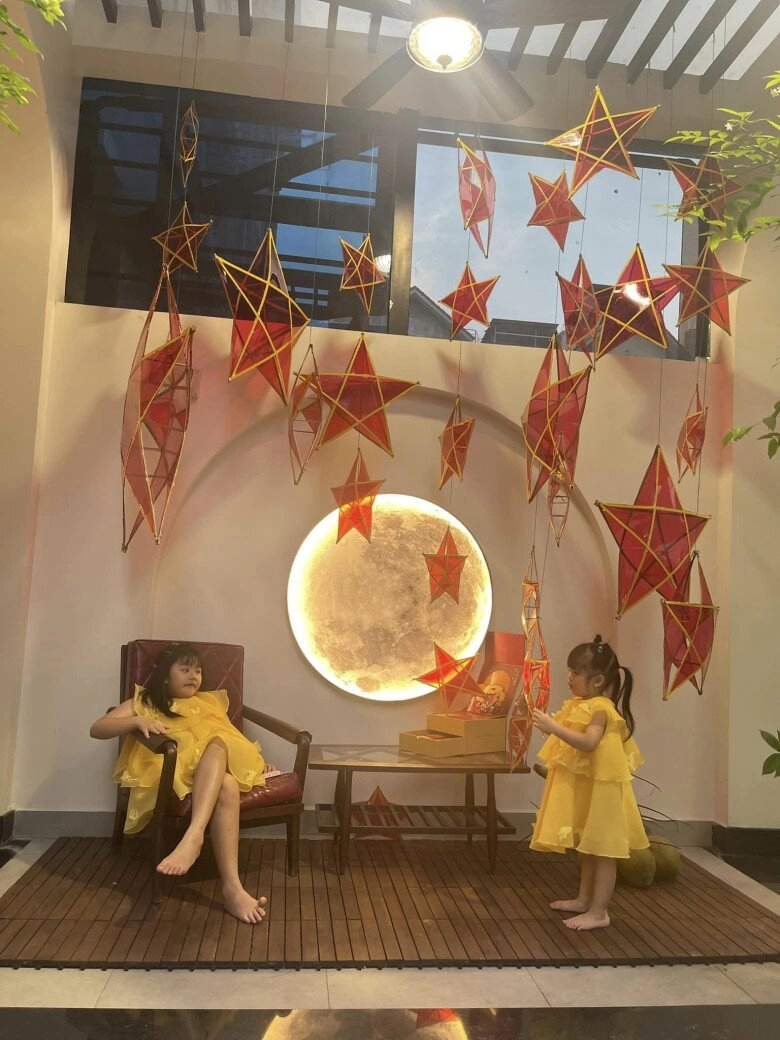Ở cữ khi vừa sinh con trai sau 3 lần có con gái vân trang vẫn dậy sớm hoá trang halloween cực đỉnh cho 3 công chúa đến trường - 12