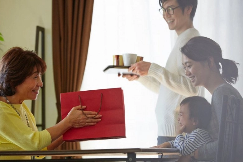 Ở phòng riêng nhưng con trai luôn nói tối nào cũng có người ngủ cùng tôi chết điếng khi kiểm tra camera - 1