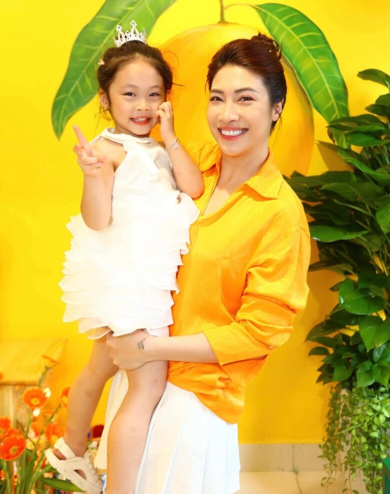 Pha lê làm mẹ đơn thân vất vả kiếm tiền con gái lai hàn 4 tuổi nói một câu ai nghe cũng thấy thương - 3
