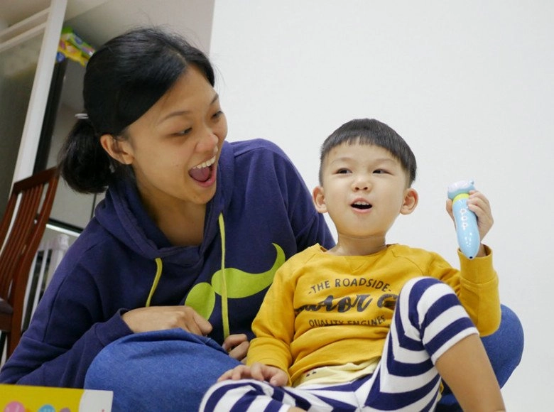 Phát hiện điểm bất thường trong quan hệ giữa con và bảo mẫu tôi lén theo dõi thì biết được sự thật kinh hoàng - 1