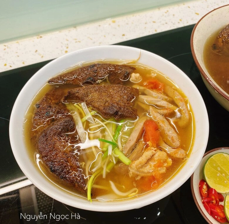 Phở gan cháy đen thùi lùi nhưng là đặc sản đất quan họ ăn một miếng là mê cả đời - 6