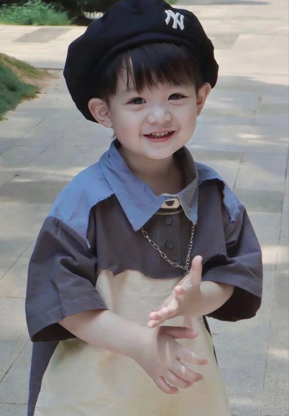 Phước sang có 2 quý tử điển trai với kim thư tên được đặt giống nhau theo họ lưu của bố rất hay - 3