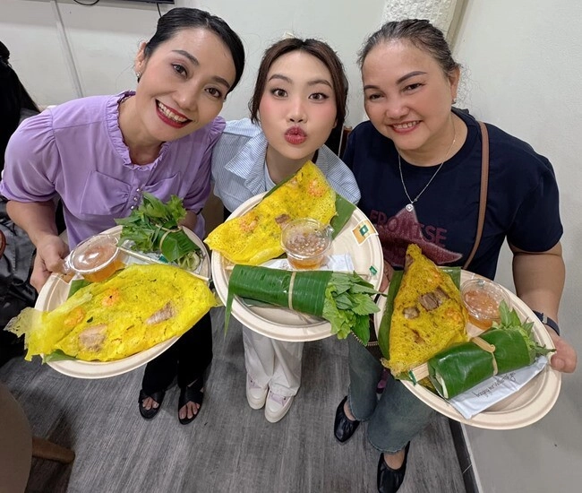 Phương mỹ chi khoe món khoái khẩu bên 2 người mẹ từng khiến bố xúc động vì chiếc bánh tự làm - 1