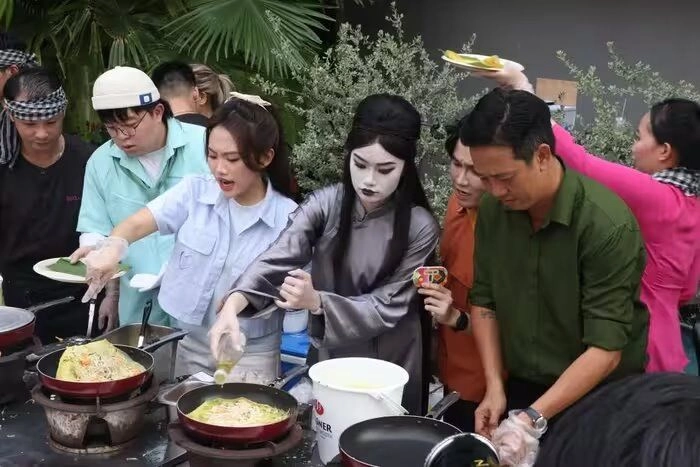 Phương mỹ chi khoe món khoái khẩu bên 2 người mẹ từng khiến bố xúc động vì chiếc bánh tự làm - 2