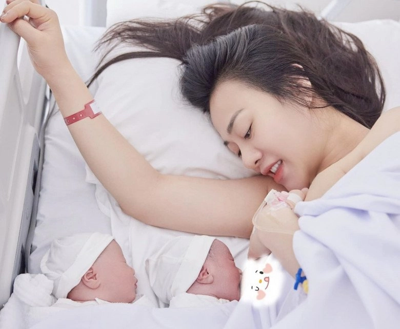Phương oanh khoe cảnh bỉm sữa ai cũng chú ý chi tiết ở cặp sinh đôi liên quan đến shark bình - 3