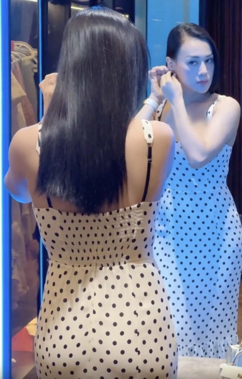 Phương oanh nuôi 2 con shark bình ở khu nhà giàu hà nội ngoài đời mặc đồ bộ chăm con khác xa ảnh mạng - 3