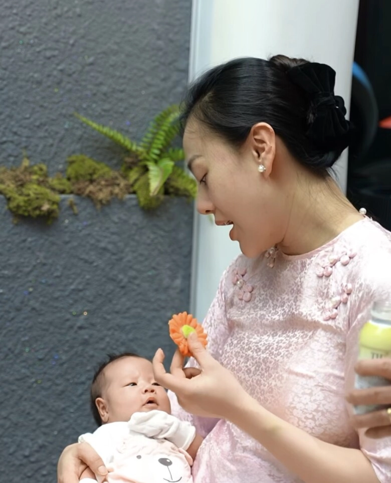 Phương oanh - shark bình làm tiệc đầy tháng cho cặp song sinh không thiếu gì nhìn kỹ mới thấy tinh tế - 5