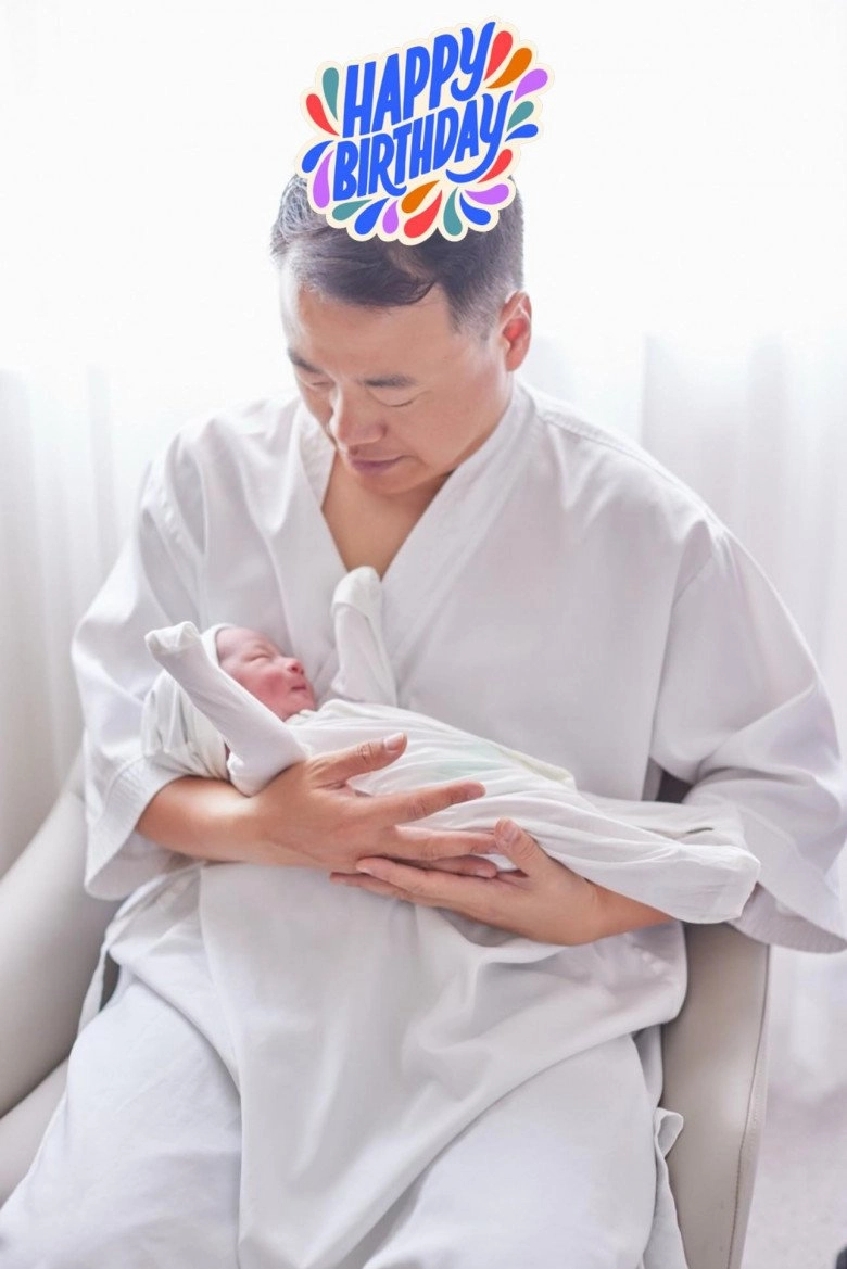 Phương oanh vừa sinh đôi shark bình bỗng nhận bình luận kém duyên từ dân mạng khi khoe ảnh bế 2 con đáng yêu - 2