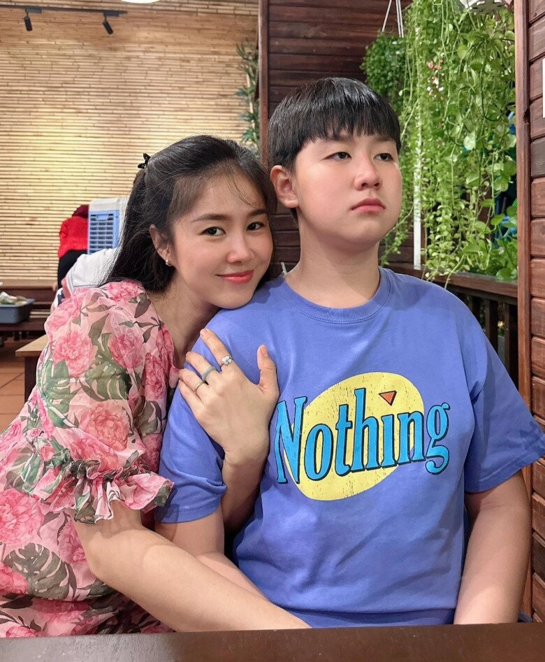 Quách ngọc ngoan 1m85 lê phương 1m7 con trai 12 tuổi vóc dáng cao lớn ngang ngửa khi đứng cạnh đan trường - 3
