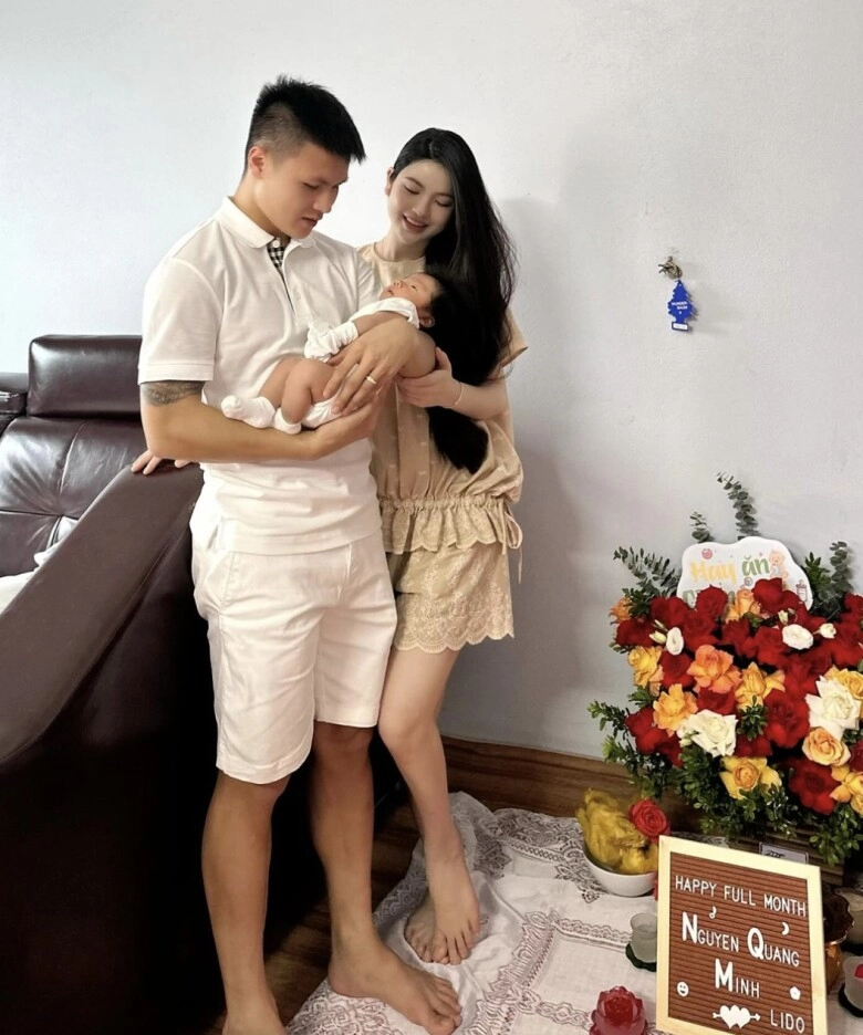Quang hải đặt tên cho con trai với chu thanh huyền 3 chữ cực ý nghĩa cậu bé khuôn miệng giống hệt bố - 3