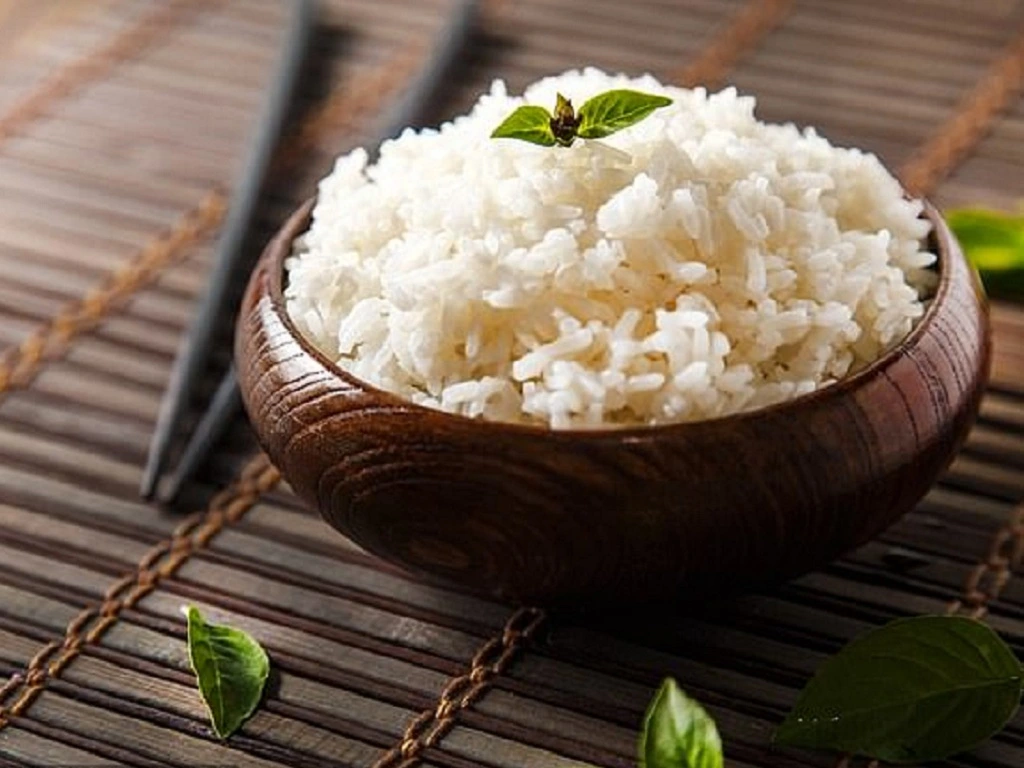 Rang cơm nhớ chia trứng làm 2 phần thế này cơm vàng ươm giòn ngon hạt căng bóng - 1