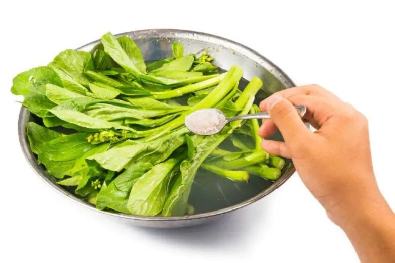 Rau xào xong hay bị thâm đen đầu bếp nhắc phải làm 3 điều này rau lúc nào cũng giòn ngon xanh mướt - 1
