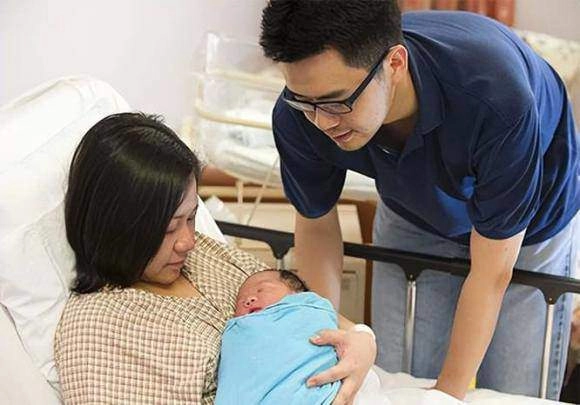 sao em không giống bố chút nào lời nói của con gái khiến chồng tôi đòi xét nghiệm adn - 2