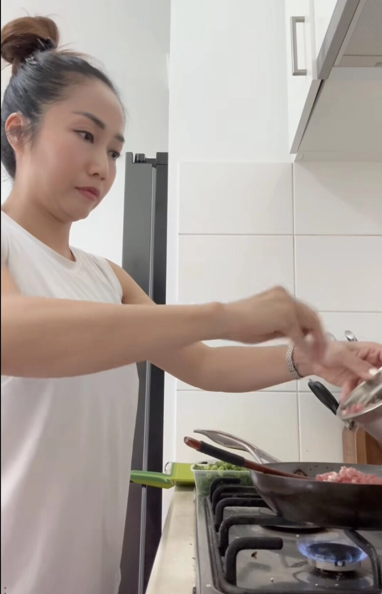 Sau 3 tháng rời úc ốc thanh vân lần đầu kể khoảnh khắc giọt nước tràn ly khiến cô quyết định đưa bầy con về việt nam - 4