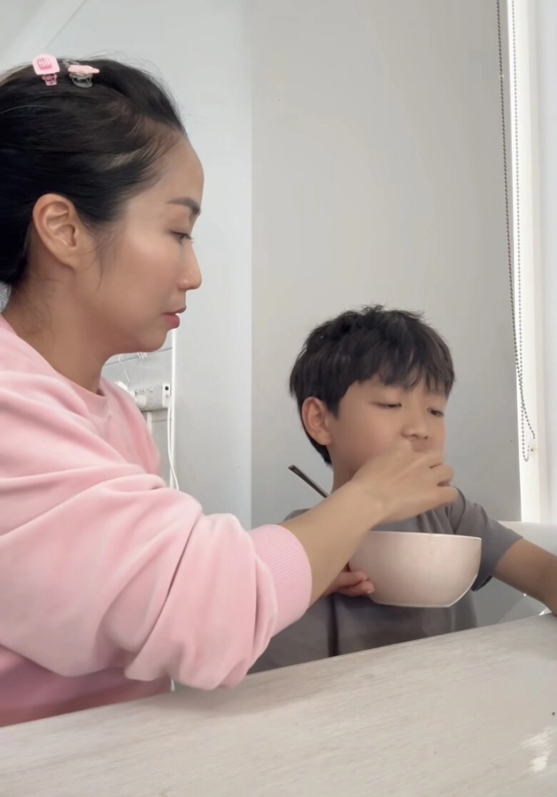 Sau 3 tháng rời úc ốc thanh vân lần đầu kể khoảnh khắc giọt nước tràn ly khiến cô quyết định đưa bầy con về việt nam - 5